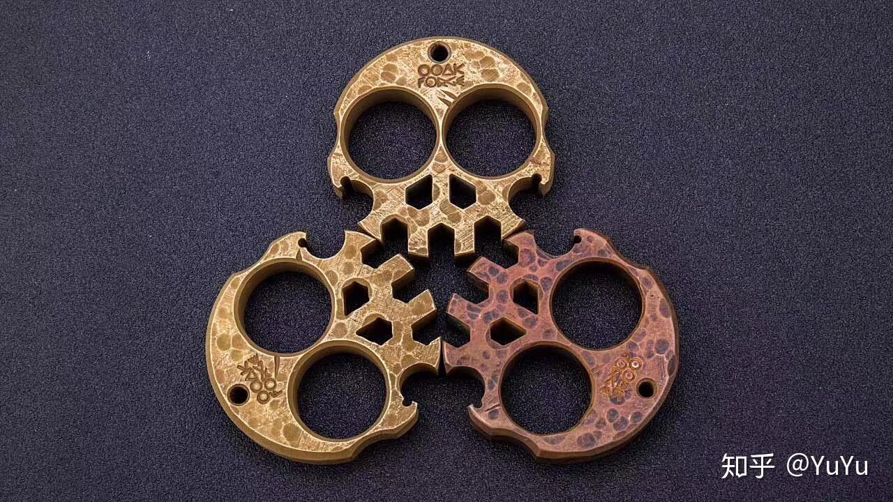 超酷骷髅指虎,每把都为钛合金制作,表面炫酷的烤色.指虎尺寸5.