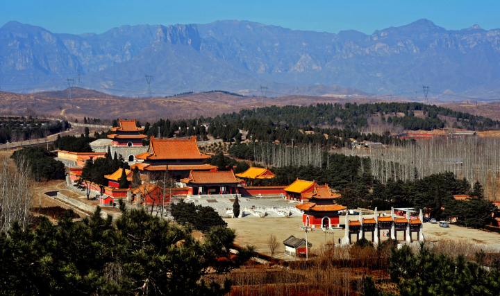 皇家龙山陵园和清东陵万佛园怎么选?