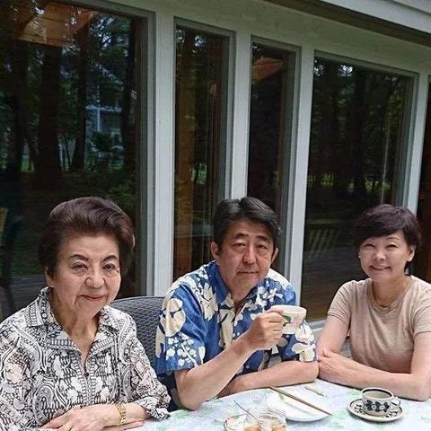 鸠山由纪夫 知乎