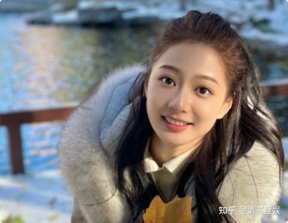 最美领诵员冯琳亮相冬奥会宣传片c位成复旦大学研究生