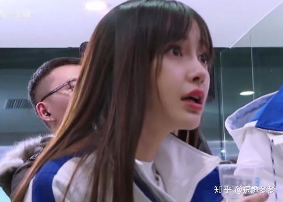 baby喝垃圾榨出来的水,看她喝完的表情,网友:要不要这么恶心?