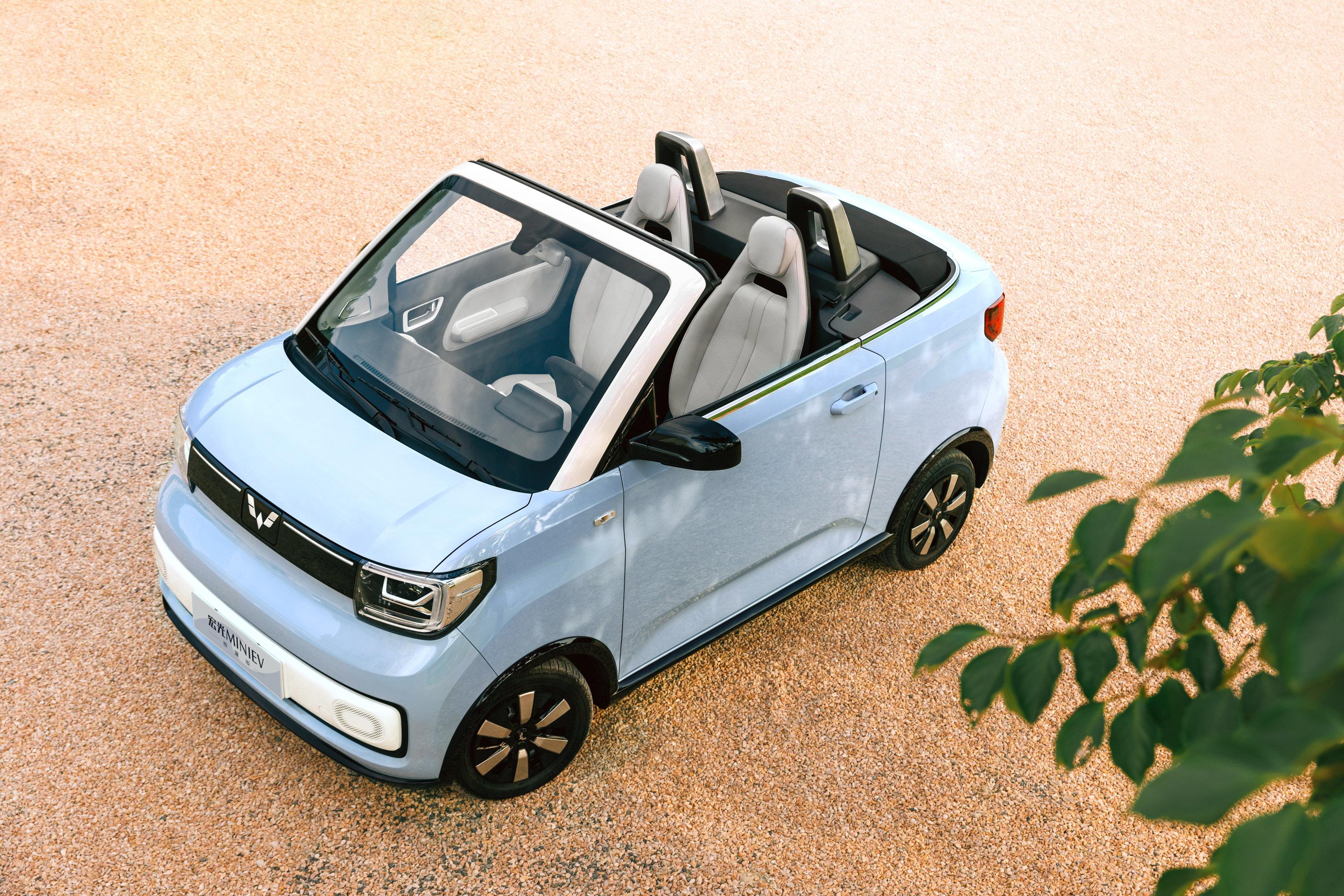 五菱宏光miniev敞篷版将自由浪漫主义设计语言与方正迷你的车身相结合