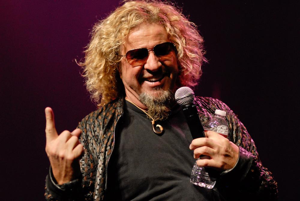 他叱咤美国摇滚乐坛可能还是最会赚钱的音乐人