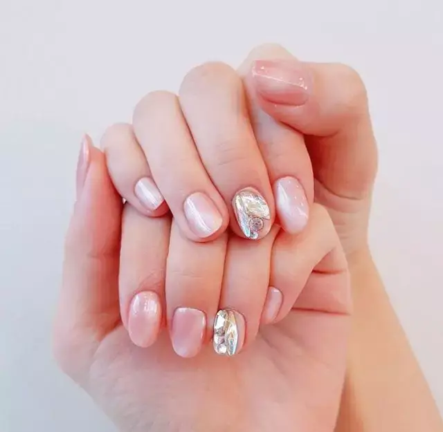 这里可能是最全的新年美甲集合了-新年美甲图片2021简单大方红色衣服