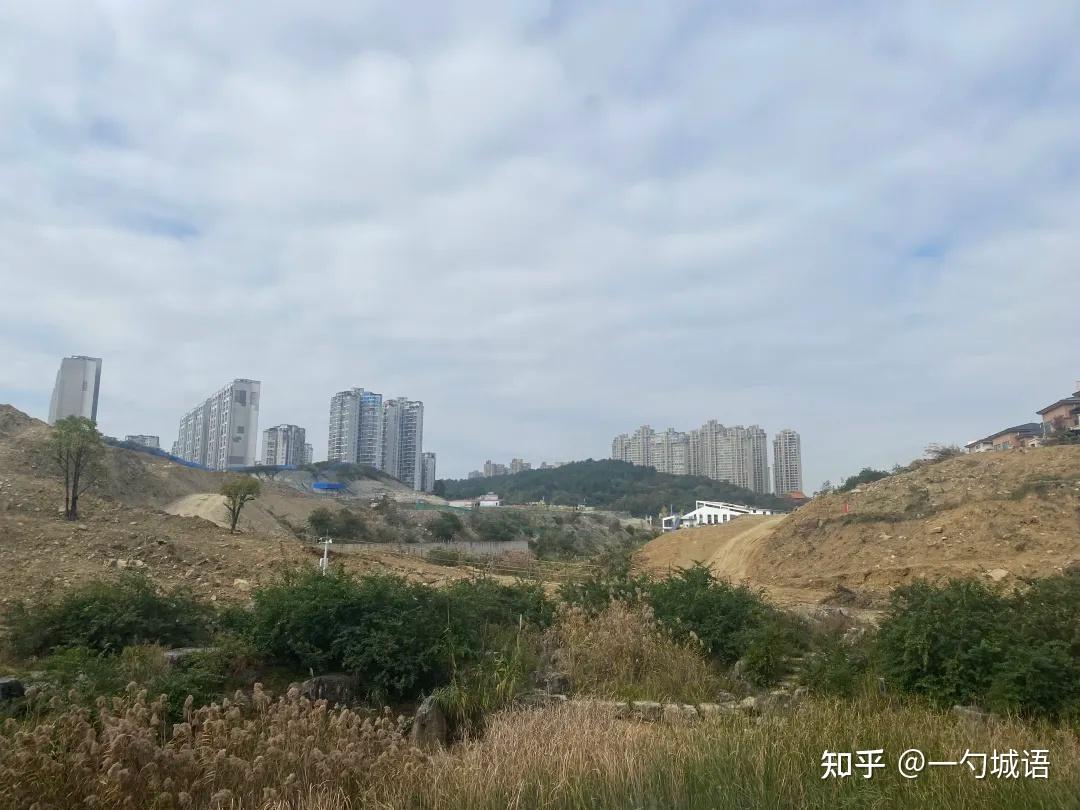 有180-225平公园湖景大平层？投控融媒体地块规划细节来啦|城语楼市 - 知乎