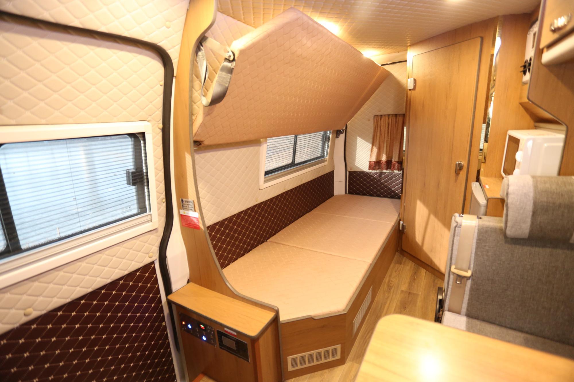 福田g9房车怎么样?2.4l 5速手挡,独立卫生间还有三张床