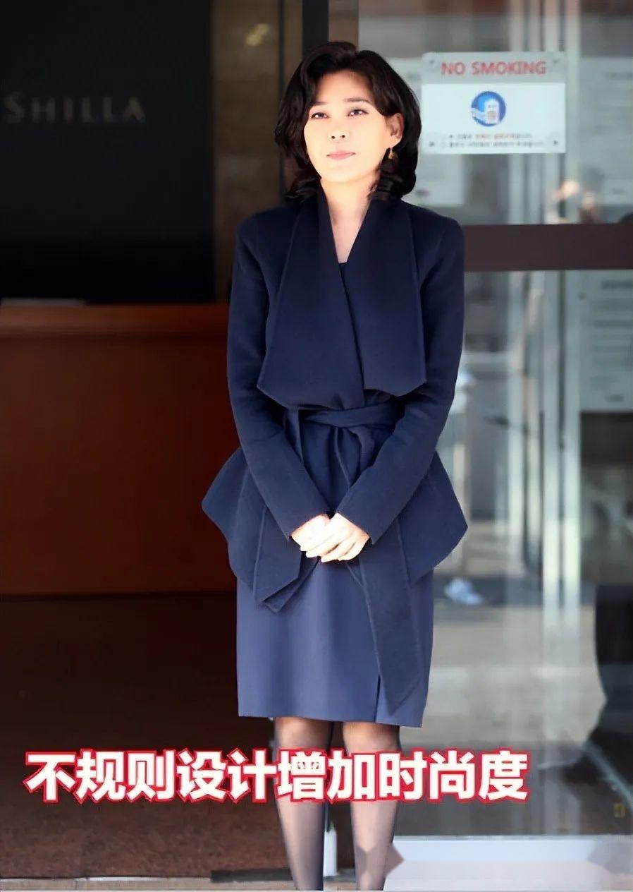 李富真不愧是“韩国最美富二代”:微卷中长发,穿衣端庄,很美 - 知乎