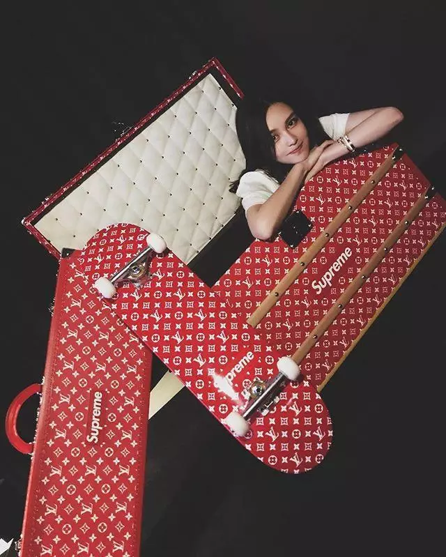 周扬青化身兔女郎联名fr2罗志祥终究是高攀了