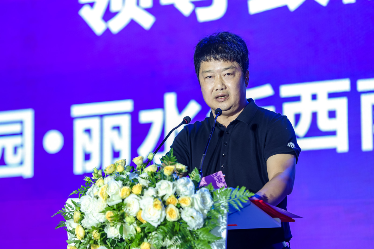 丽水浙西南工贸城置业有限公司总经理吴志杰和简悦装饰总经理赵雷勇三