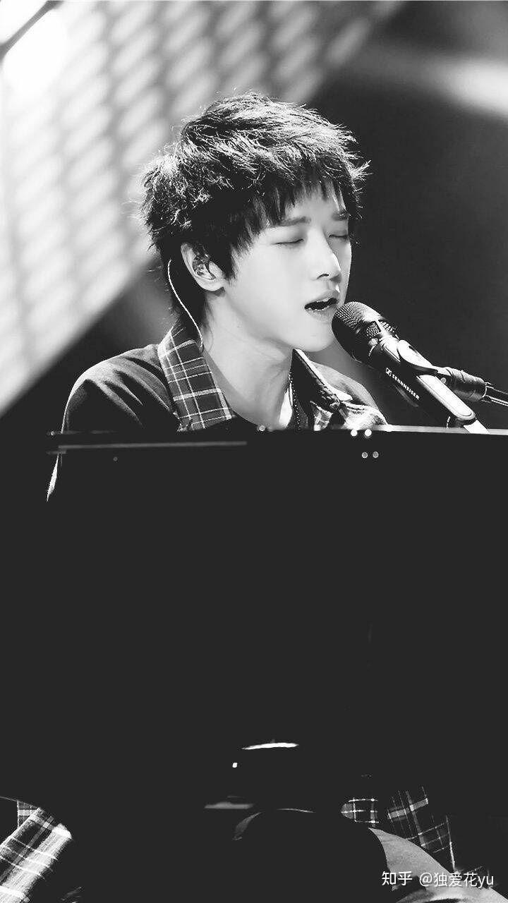 有哪些很可的华晨宇主题壁纸