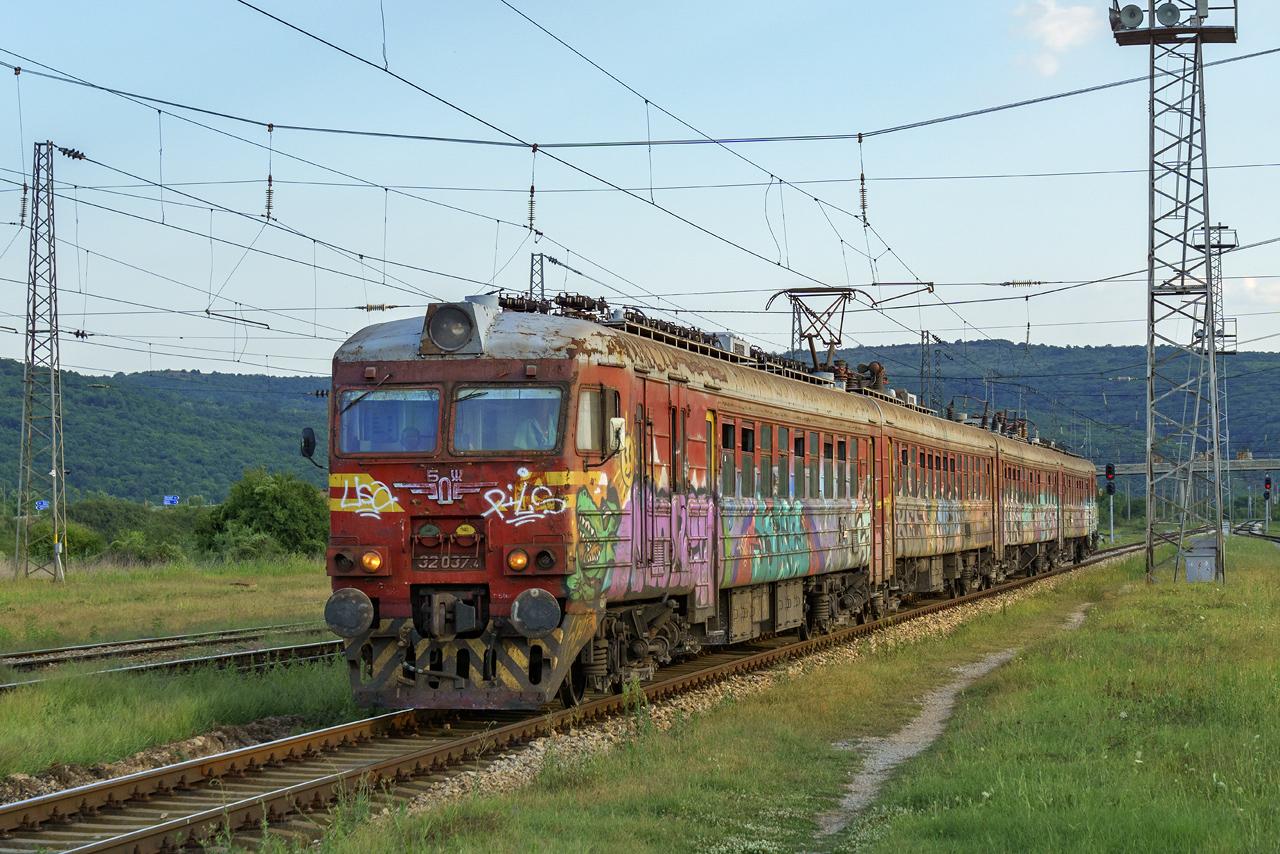 科普来自拉脱维亚的保加利亚国家铁路32型和33型电力动车组列车