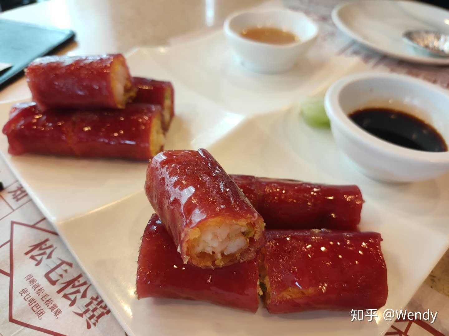 清早,我们去附近的早茶老店"点都德"用早餐,味道非常正从,红肠很推荐.