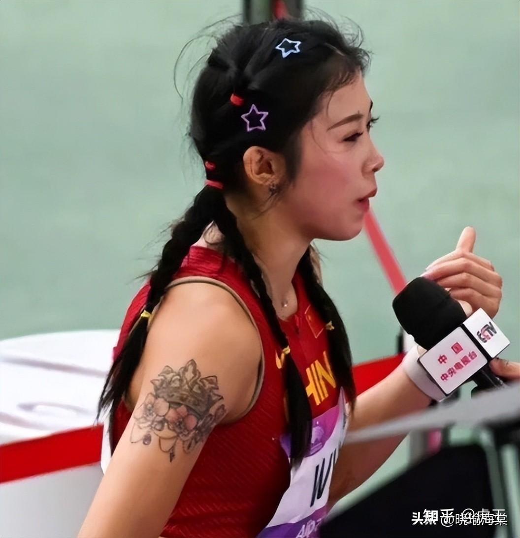 露出纹身霸气十足吴艳妮全国大奖赛预赛8秒19第一力压夏思凝