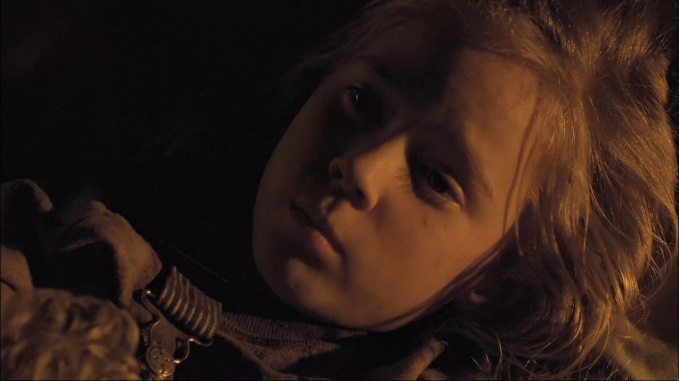 由凯莉·赫恩饰演的小萝莉纽特,在第二部中成为了异形的恐怖阴霾笼罩