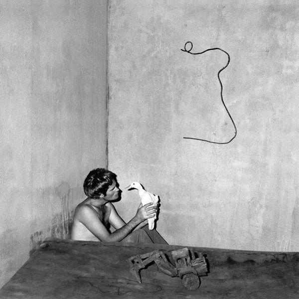Zef Draw Roger Ballen | 全集:这里没有我们可以参考的世界(或有不适,谨慎阅读) - 知乎