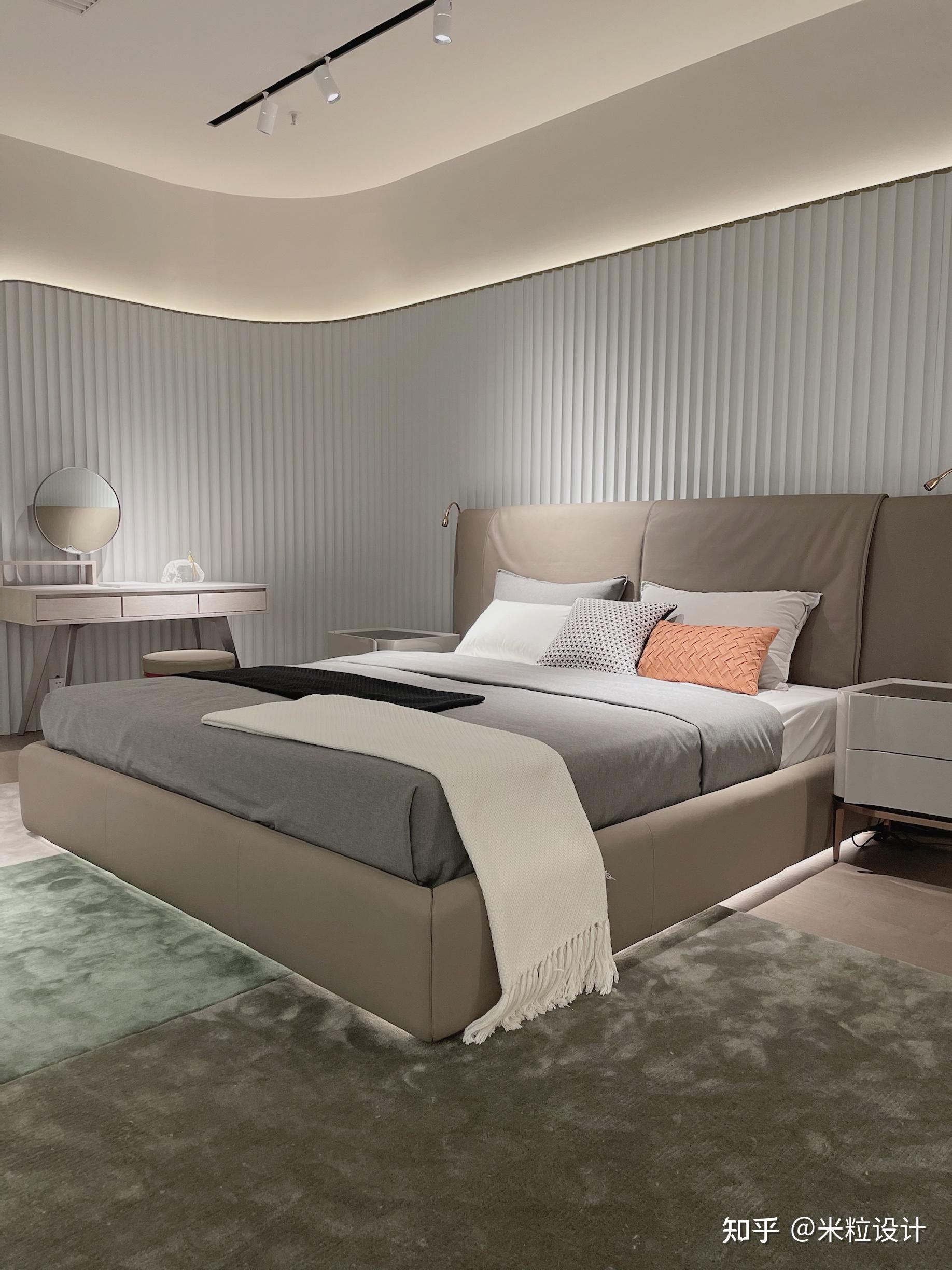 以舒适闻名的hothing真皮床丨睡在云端