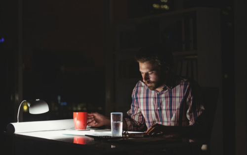 晚上几点睡觉才算不是熬夜 v2-23b3b816eb91ba76c1e0b7f00eab7712_1440w.jpg?source=172ae18b