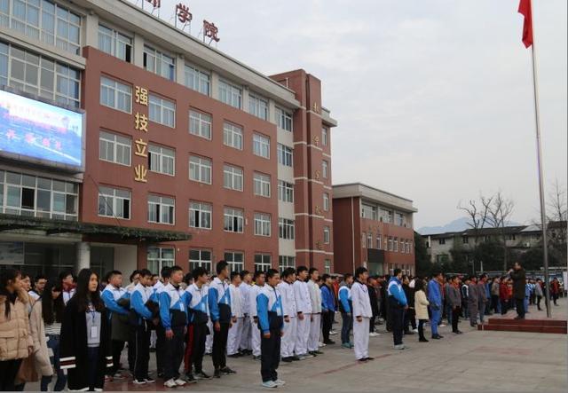 1:四川育英医科校四川育英医科校又名四川医药科技学院,是经国家教育