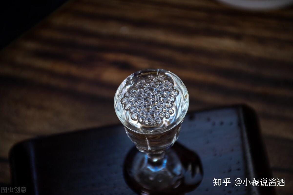 什么是固态法白酒液态法白酒固液法白酒