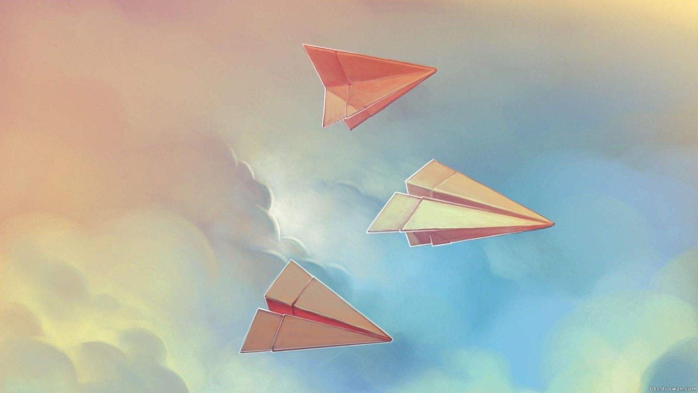 在天空飞翔的纸飞机图片下载 - 觅知网