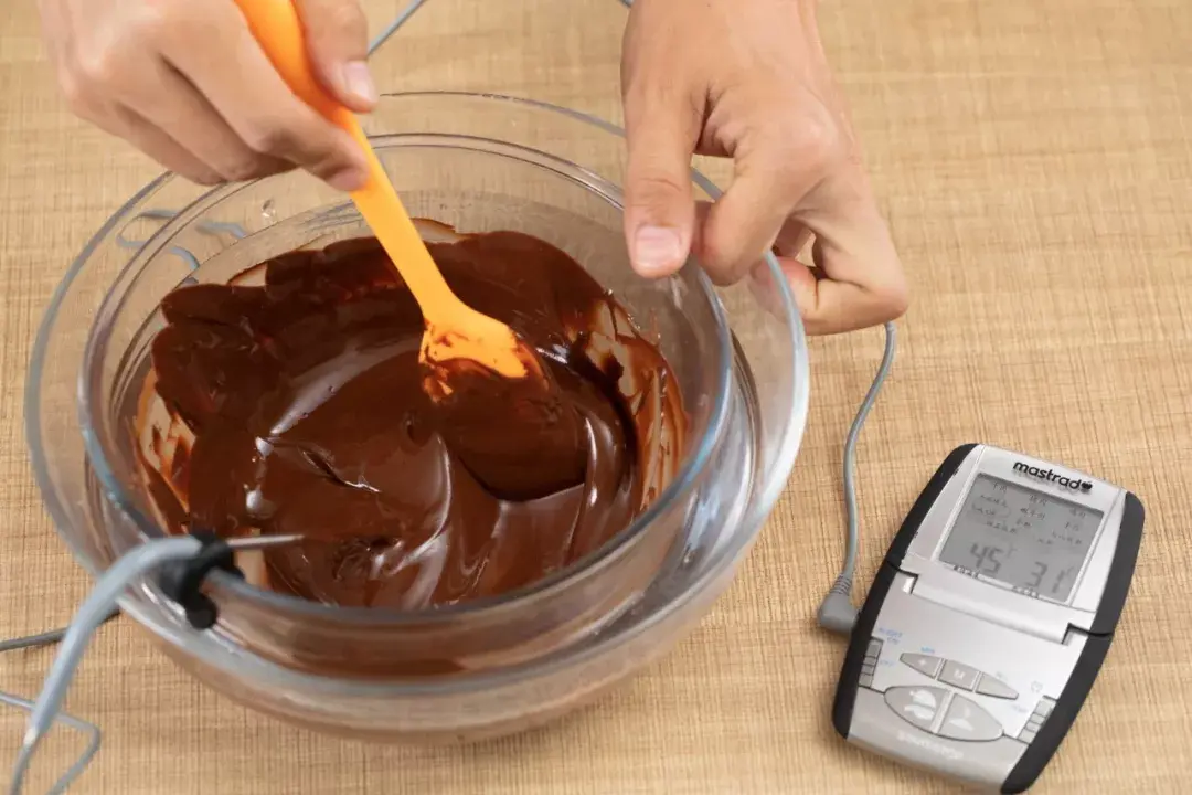 以甜甜圈装饰为例讲一讲巧克力调温的事儿