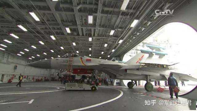 山东舰王者归来,14架歼15打破辽宁舰纪录,舰载机又上新货了