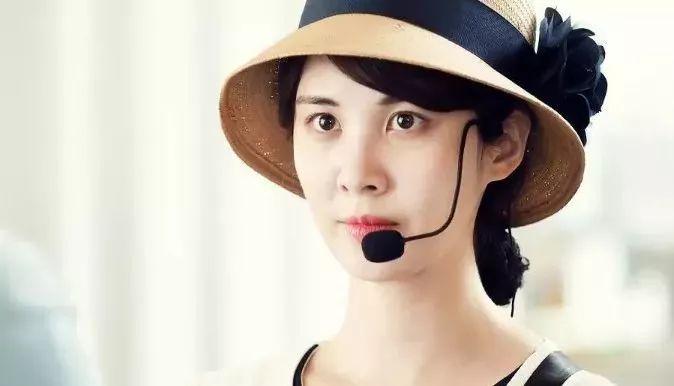 死亡的女孩不是别人,正是被迫下跪道歉的导购小姐姐薛智贤(徐贤 饰)的