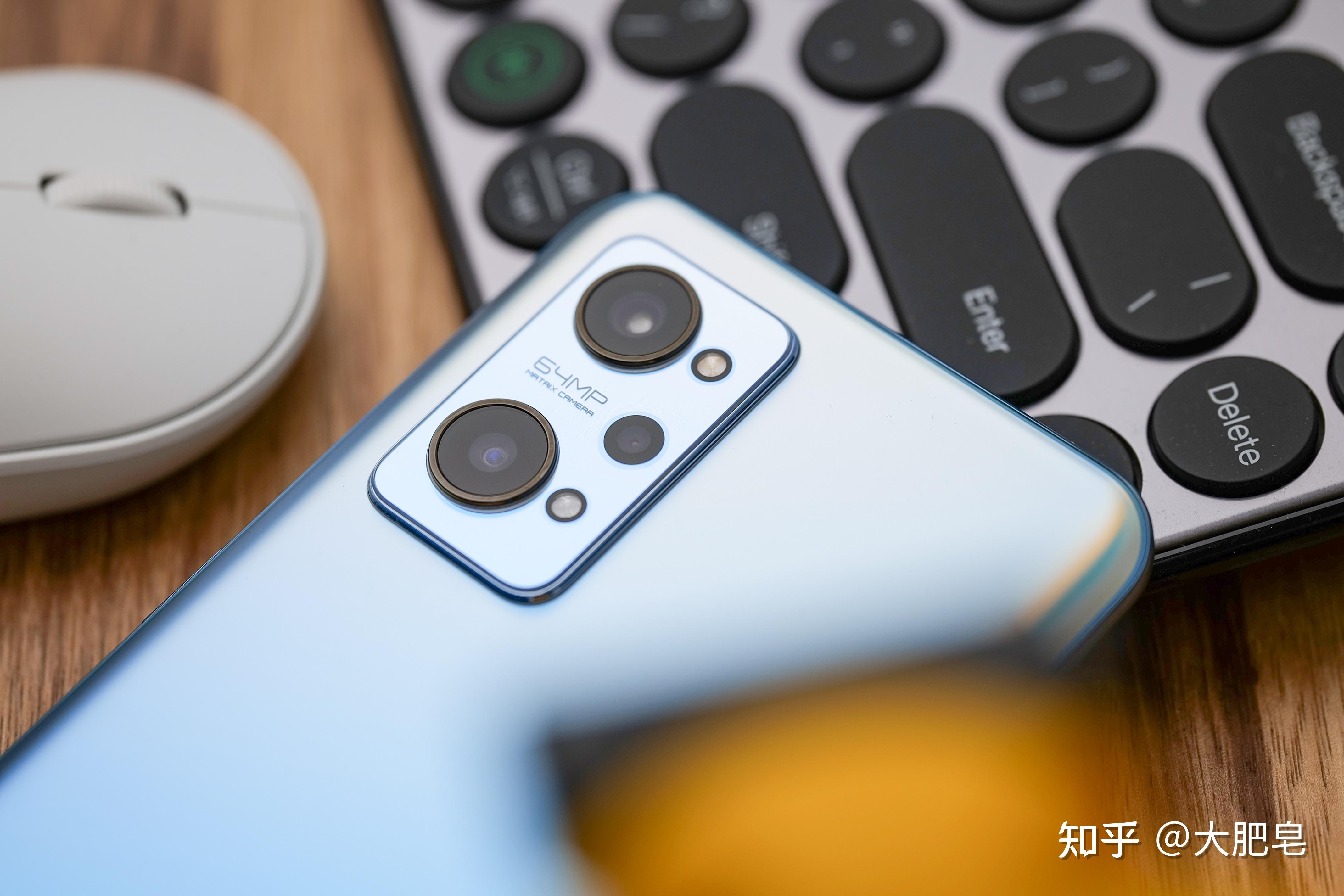 真我gtneo2上手体验散热强者游戏玩家狂喜