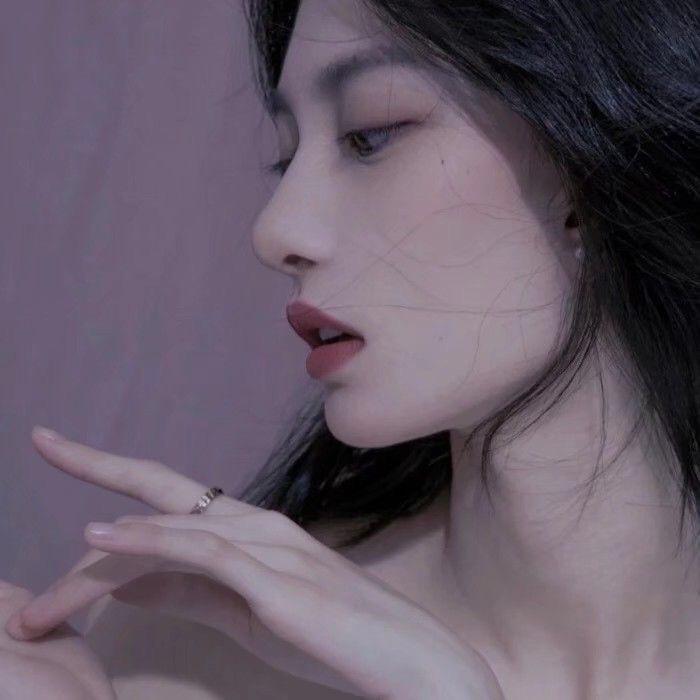 高冷又可爱的女生头像