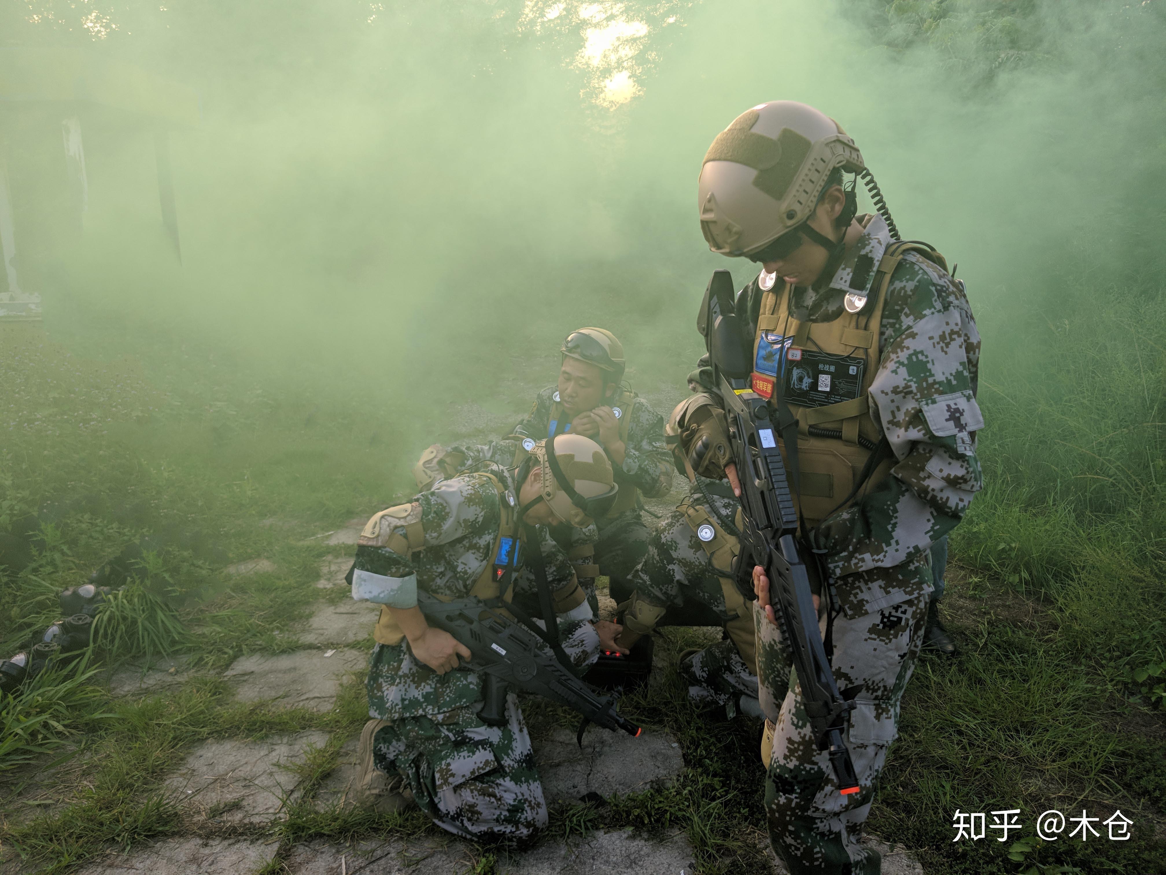 真人cs激光击中没感觉?那是你不知道枪战圈