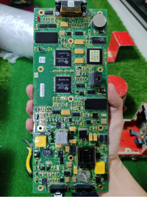 拆解飞机黑匣子,看看内部构造、PCB及芯片! - 知乎