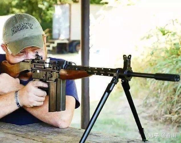 瑞士5.56毫米西格sg550/551式突击步枪