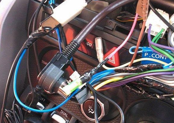 安装汽车gps定位器时如何找到对应线束