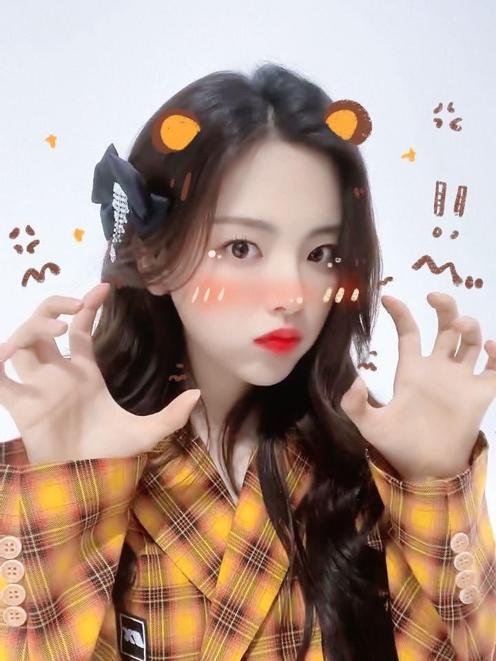 杨超越张牙舞爪来一套