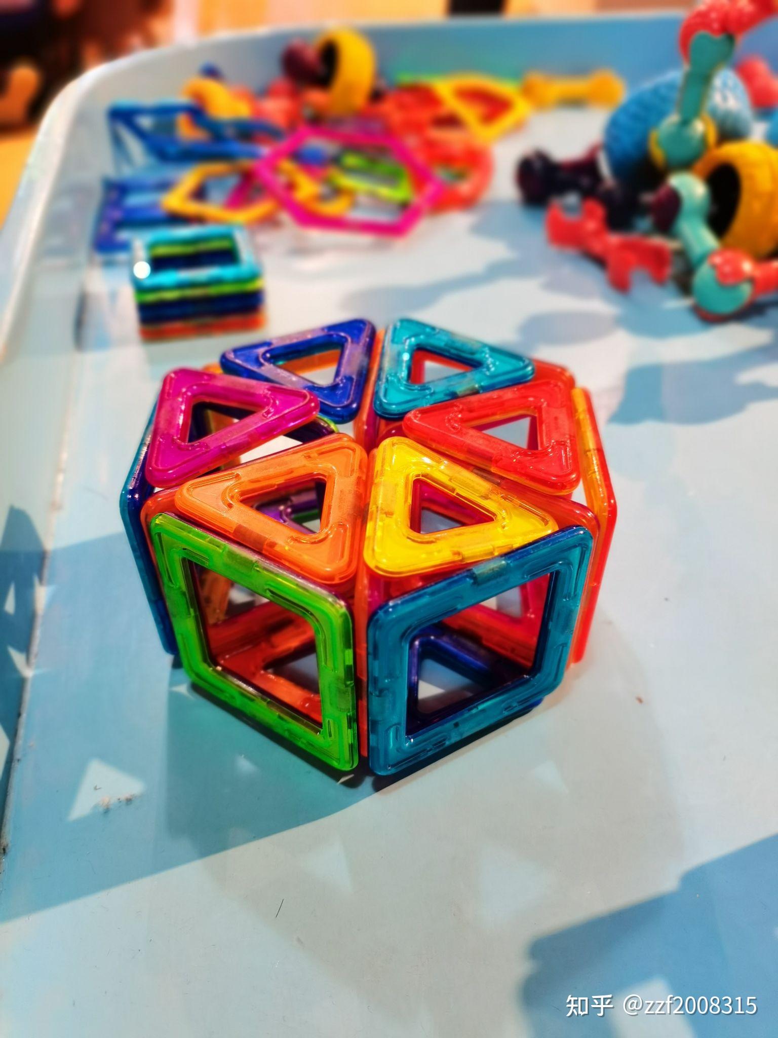 磁铁玩具拼的图形