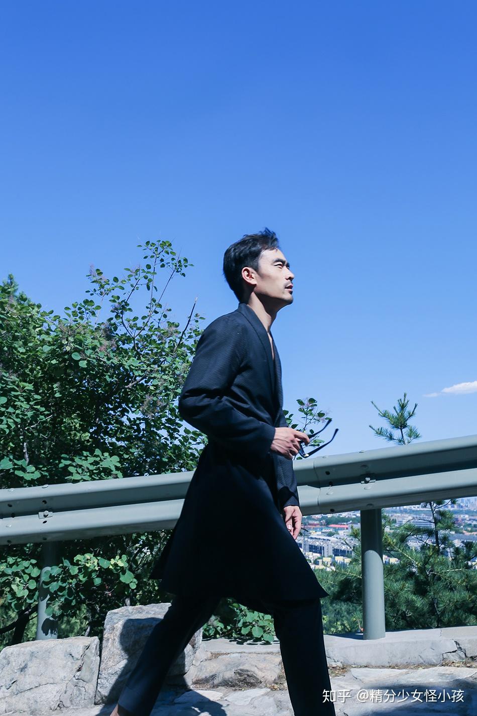 白海涛商务大片释出领口微敞显硬朗本色