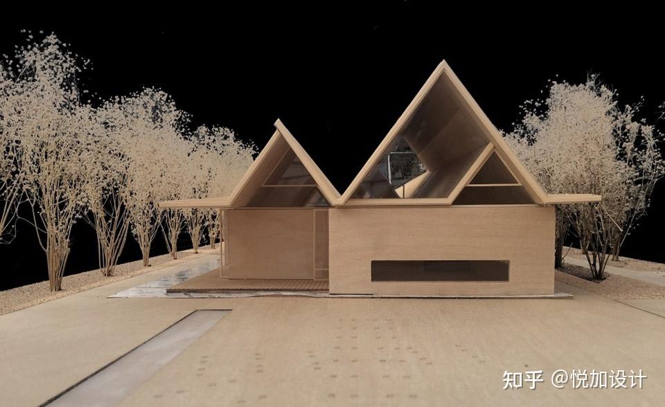 屋顶形式平面图不是传统山墙的形式,而是高度均为2.