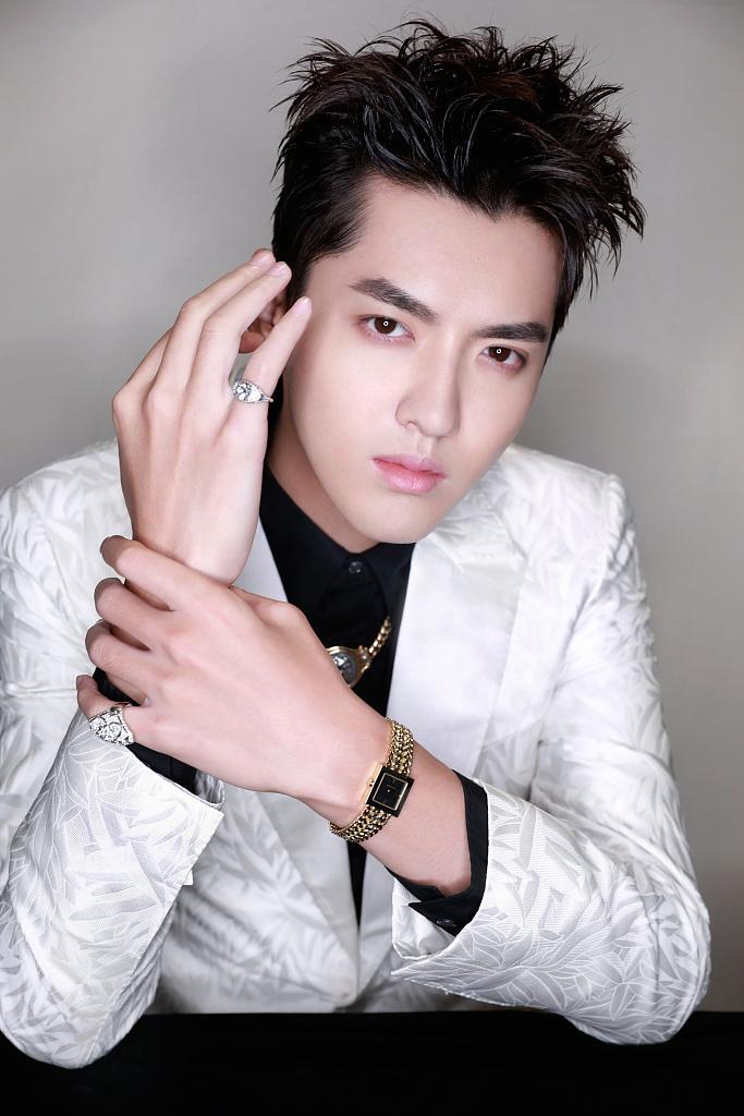 宝格丽携手代言人吴亦凡都戴了什么表?