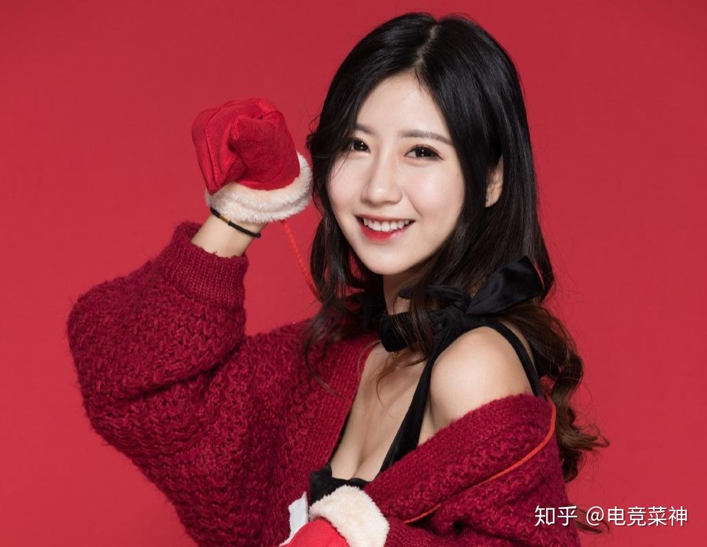lpl98年女解说千寻急流勇退粉丝现在只能看她美照怀恋
