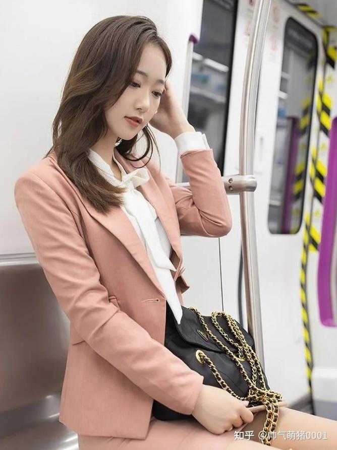 温柔学妹唐安琪丝袜美腿写真 - 知乎