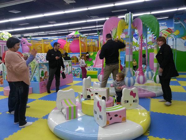一,淘气堡作为综合型游乐设施,淘气堡可以说是超市儿童游乐场最合适的