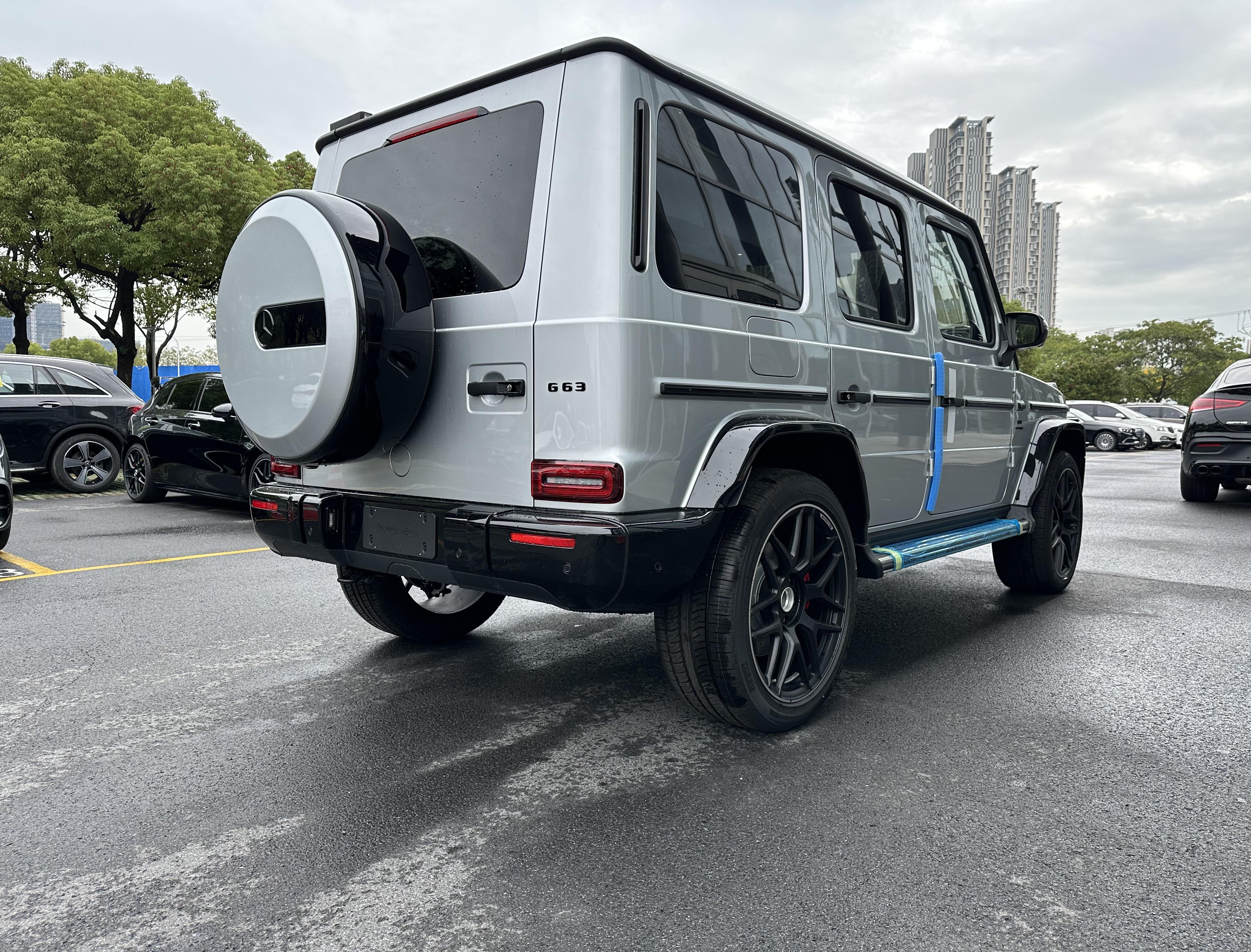 加40万提的奔驰g63,铱银车身很显气质,落地340多万了 - 知乎