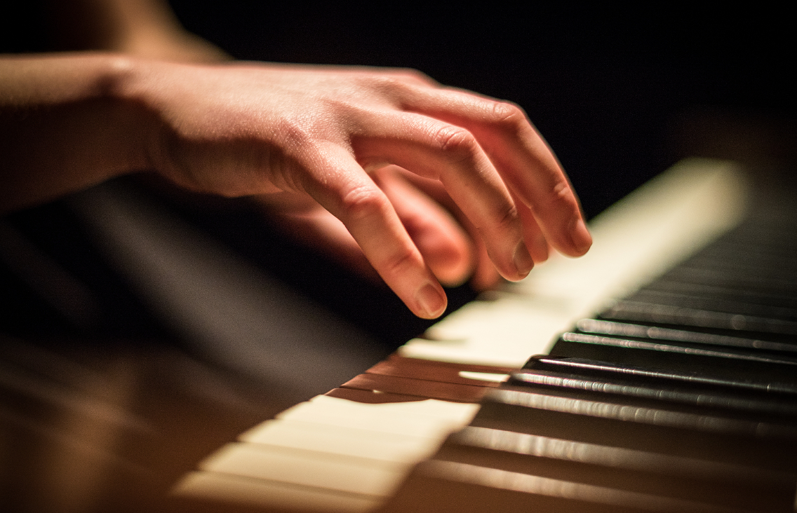 云音符线上学钢琴丨如何开始基础的五指练习 - 知乎