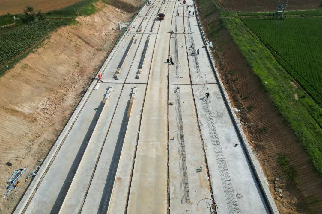 首梁架设凌绥高速全线预制梁最多标段进入架梁阶段