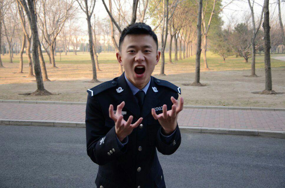 你见过的警察有多帅气