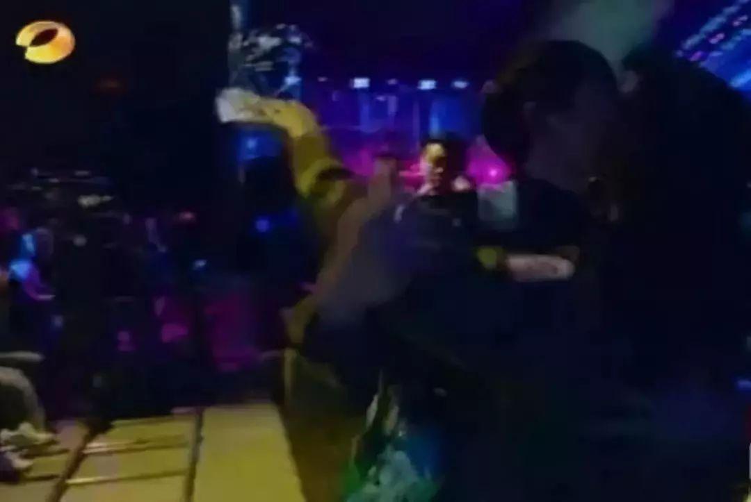 传了十几年,终于承认了!-传了过来的英文