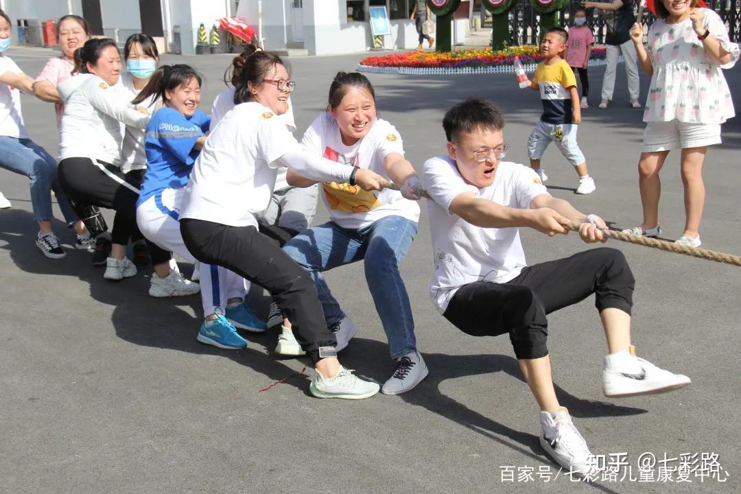 擰成一股繩永遠跟黨走七彩陽光夢拔河比賽