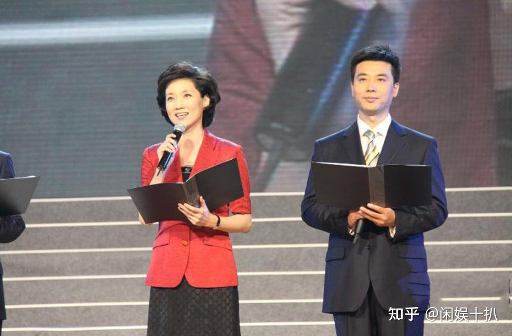 央视郭志坚:一路奋斗到央视成就事业,52岁生活平淡幸福妻子成谜