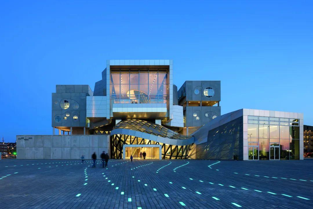 组哲学 - 建造不可能,蓝天组的自由流动立面 & 蓝天组建筑事务所