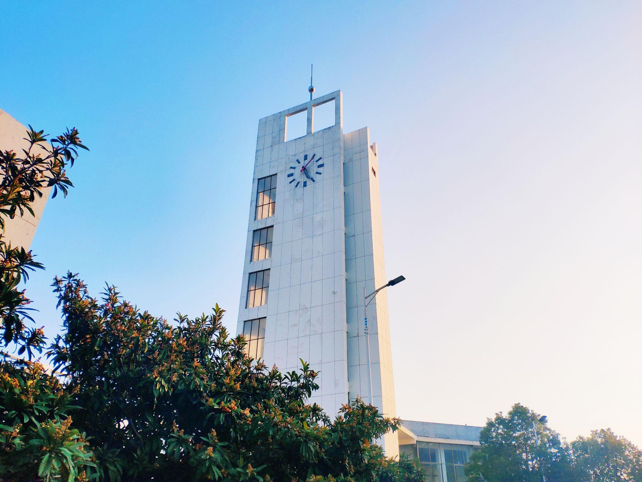 平顶山学院有哪些难看的校园建筑